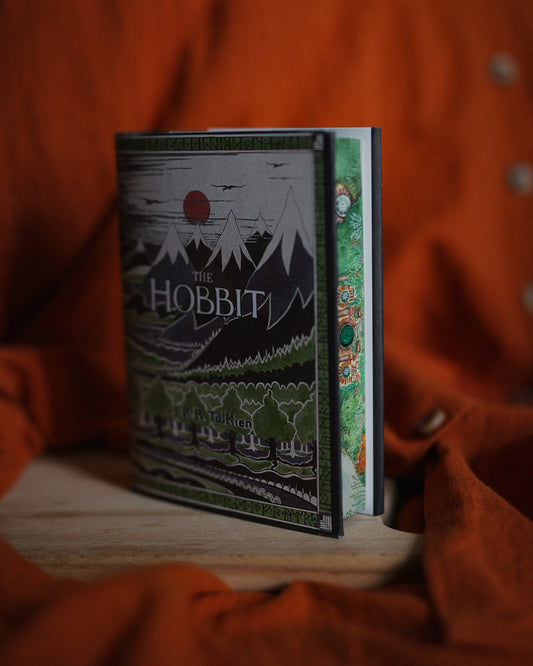 Kniha s maľovanou oriezkou | Hobbit Pocket Edition| J.R.R. Tolkien