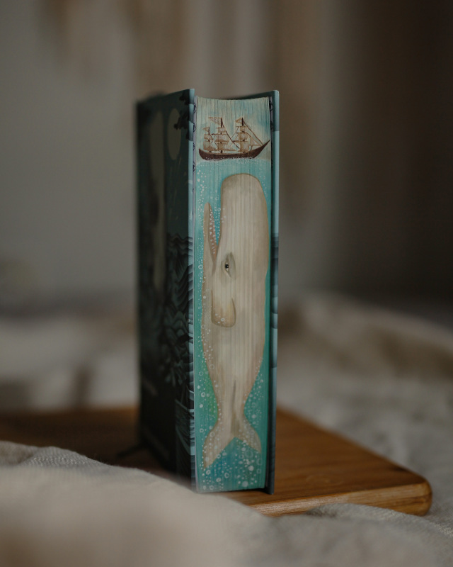 Herman Melville – Biela veľryba (Ručne maľovaná oriezka) 2