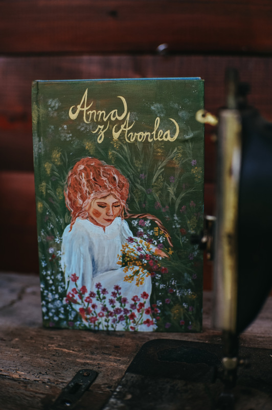 Lucy M. Montgomeryová - Anna z Avonlea (Kniha s maľovanou väzbou) 2